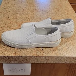 Skechers 6.5w white loafer type shoes.